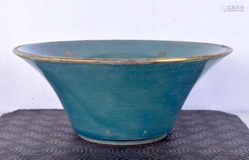 A Chinese blue glazed porcelain bowl, decorated with gilt ca...