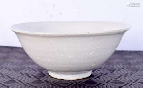 A Chinese Sung style pottery bowl, of plain form. 14 cm wide...