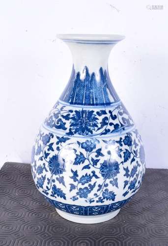 A Chinese blue and white porcelain vase bearing Qianlong mar...