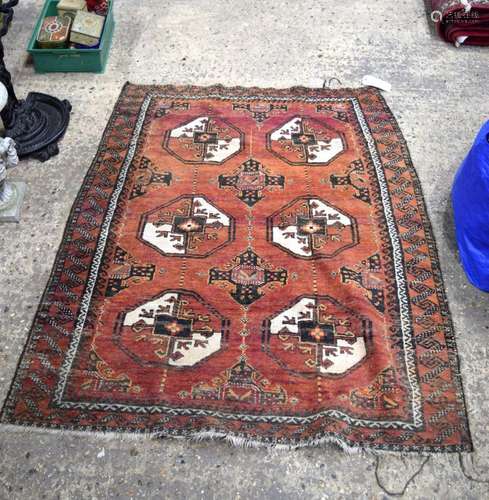 A small Persian Shiraz rug 151 x 120 cm.