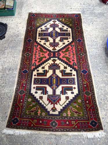 A Persian wool rug 190 x 89 cm.