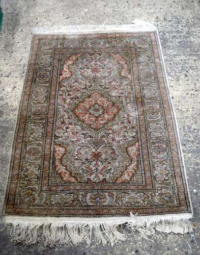 A small Turkish rug 135 x 89 cm.