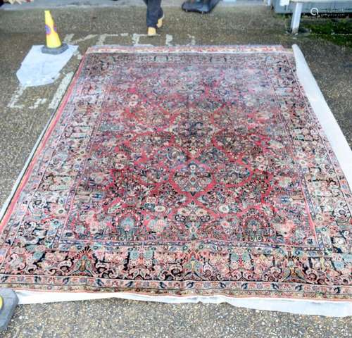 A Persian Sarouk rug 367 x 267 cm