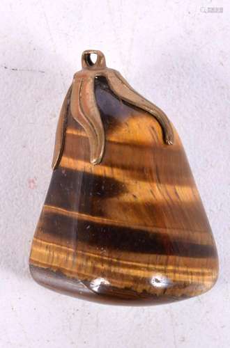 A Tigers Eye Pendant. 2.8cm x 2.1cm, weight 9.25g