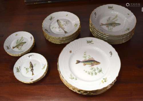 A RICHARD GINORI PORCELAIN 'FISH' PATTERN PART TABLE...