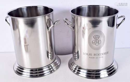 A pair of chrome Champagne coolers 25 x 24 cm (2).