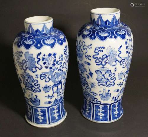 Zwei Vasen in chinesischem Stil, Delf-Stil 20. Jh.