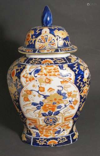 Deckelvase (38,5 cm) in chinesischem Stil mit Qing Marke