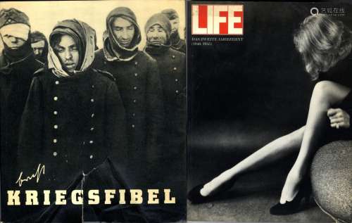 Zwei Kunstbücher, Fotografie Life 1984 und Kriegsfibel 1968