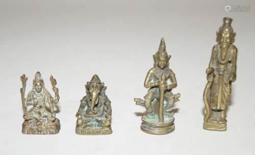 Vier Amulett Figürchen, Gelbguss, Südasien