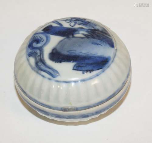 China, Porzellan Deckeldose (D. 7,5 cm), wohl späte Ming