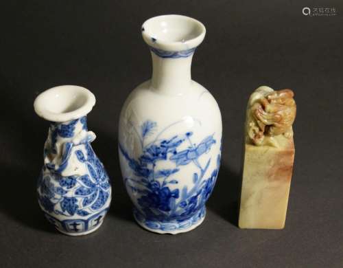 China, Zwei kleine Porzellan Vasen