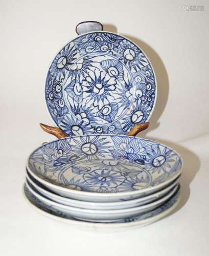 China, Fünf blauweiße Teller, Marken (D. ca. 18,5 cm)