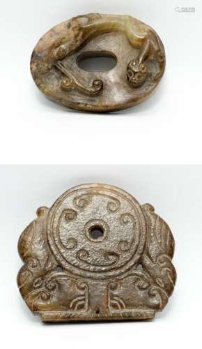 China, Zwei Jade Schnitzereien in antikem Stil, 20. Jh.
