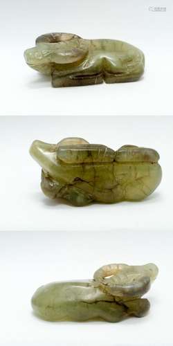 China, Seltene Jade Figur (L. 7 cm), wohl Ming