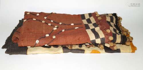 Afrika, Zwei Raffia-Textilien