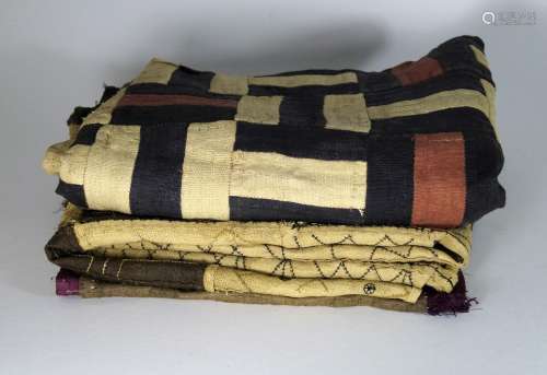 Afrika, Drei  Raffia-Textilien