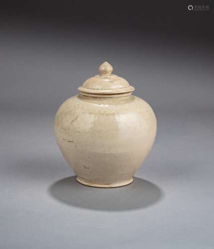 A white-glazed jar and cover, Tang dynasty | 唐 白釉蓋罐