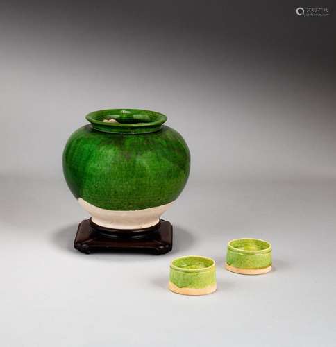 A green-glazed pottery jar and a pair of green-glazed washer...