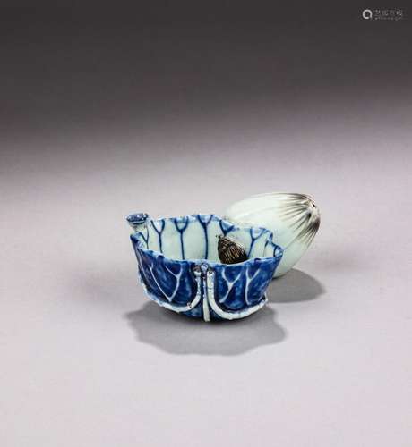 A blue and white ‘lotus’ washer and water dropper, Qing dyna...