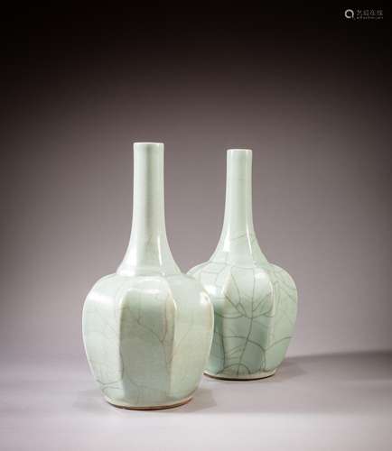 A pair of large Guan-type bottle vases, Qing dynasty, 19th c...