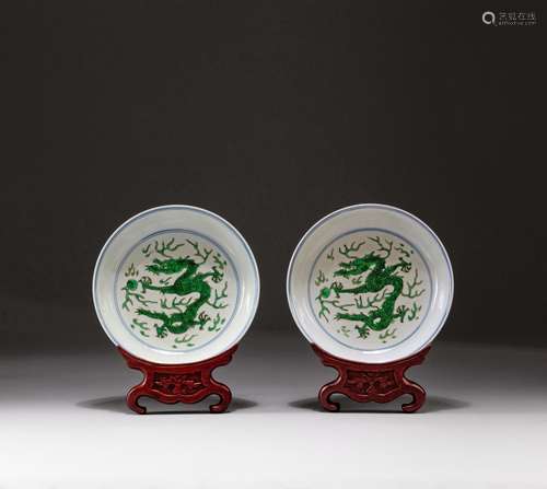 Two green-enameled ‘dragon’ dishes, Late Qing dynasty | 清末...