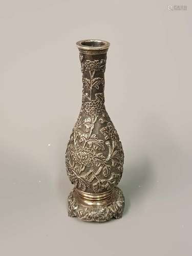 CHINE ou VIETNAM - XIXe siècle<br />
Petit VASE bouteille à ...