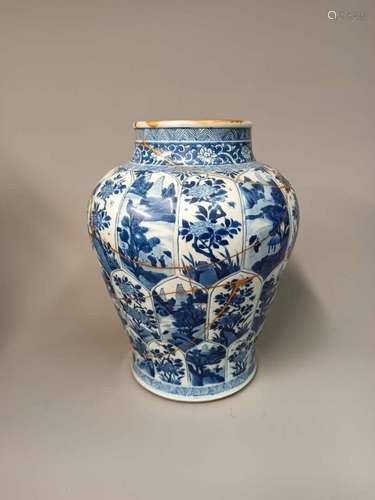 CHINE - Epoque KANGXI (1662-1722)<br />
POTICHE balustre à d...