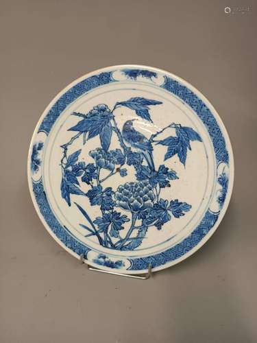 CHINE - Epoque KANGXI (1662-1722)<br />
PLAT à décor d'un oi...