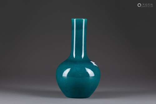 CHINE - XIXe ou XXe siècle<br />
VASE bouteille <br />
Porce...