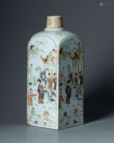 CHINE - Epoque KANGXI (1662-1722)<br />
BOUTEILLE de section...