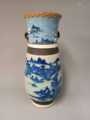 CHINE - XIXe siècle<br />
VASE à décor d'un paysage lacustre...