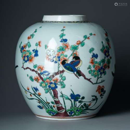 CHINE - XXe siècle<br />
POT à GINGEMBRE à décor d'oiseaux b...