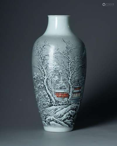 CHINE - Vers 1950<br />
VASE à décor d'un paysage hivernal <...