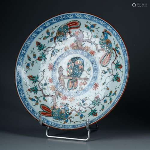 CHINE - XVIIIe siècle<br />
ASSIETTE creuse à décor de perro...