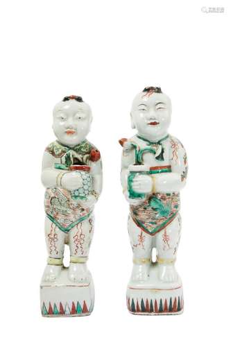 40 Chine : Deux frères Hoho en porcelaine polychrome de la f...