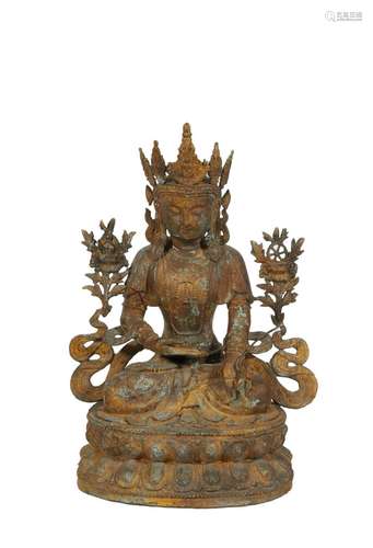 58 Guanyin en bronze ciselé et doré<br />
72 x 52 cm