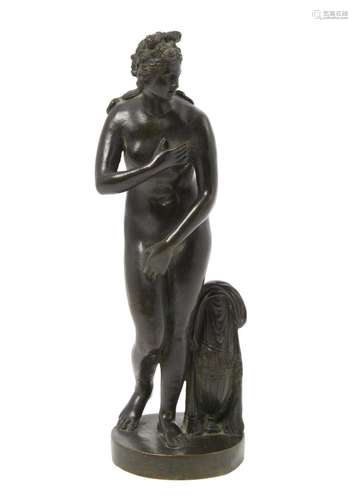 136 Vénus dite du capitole, sculpture en bronze patiné.<br /...