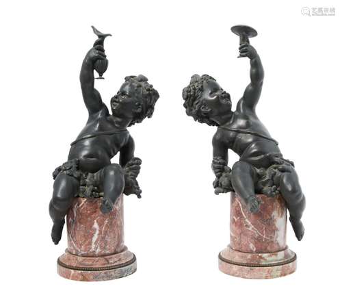 163 Paire de Bacchus assis en bronze reposant sur des demi-c...