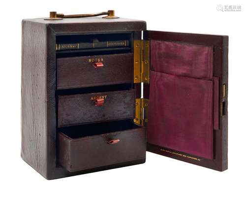 168 Alphonse GIROUX<br />
Coffret de voyage en cuir contenan...