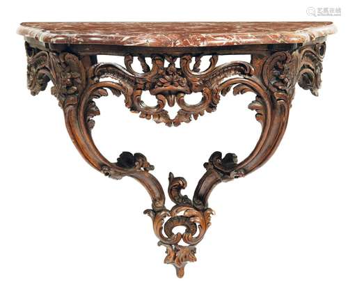 415 Console d'applique en bois sculpté et ajouré à décor de ...