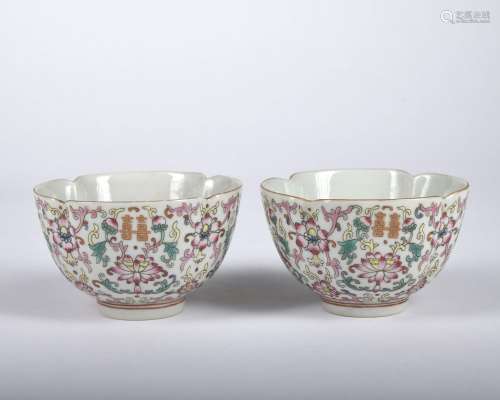 A pair of famille-rose 'floral' bowl