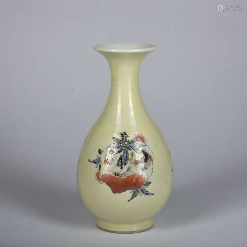 A yellow ground Wu cai pear-shaped vase