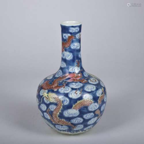 A blue and white wucai 'dragon' vase