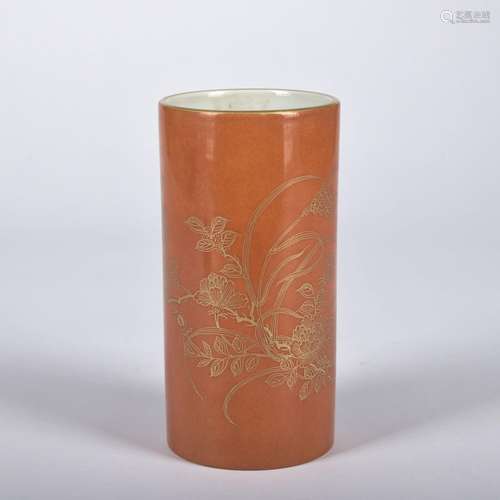 An allite red glazed pen container painting in gold