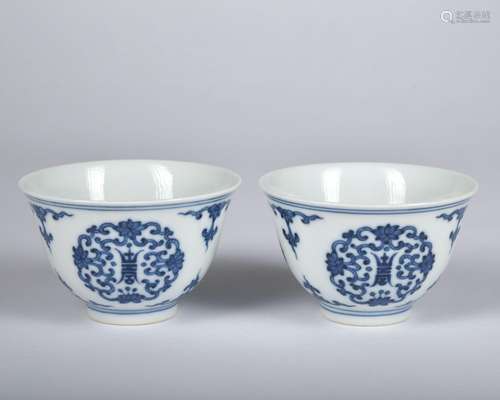 A pair of blue and white 'floral' bowl