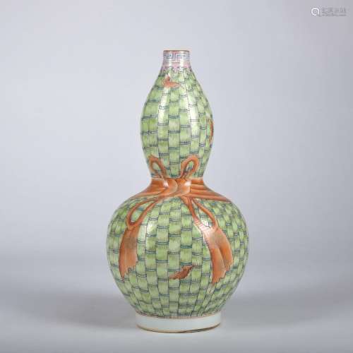 A Wu cai gourd-shaped vase