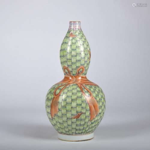 A Wu cai gourd-shaped vase