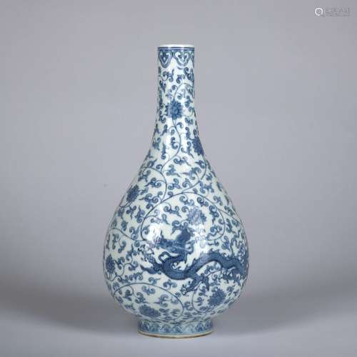 A blue and white 'drgaon' vase