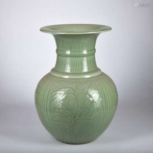 A Long quan kiln vase